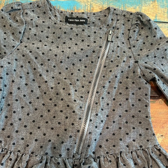 Calvin Klein top - Picture 2 of 3